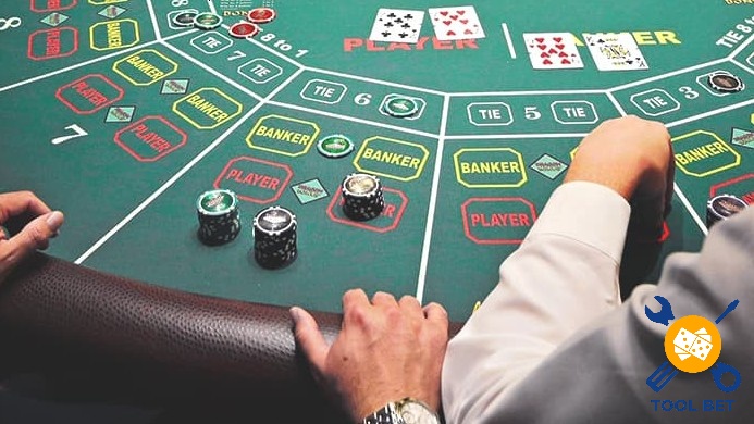 Luật chơi bài Baccarat quy định rút bài cơ bản