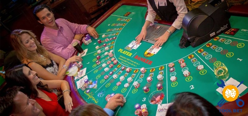 Xác định thắng thua trong bài Baccarat được dựa vào so sánh điểm